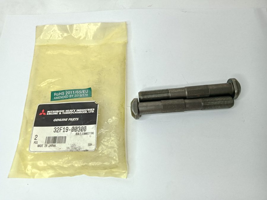 Kobelco connecting rod bolt VA32F1900300 photographed at the Shenyue warehouse in Guangzhou
