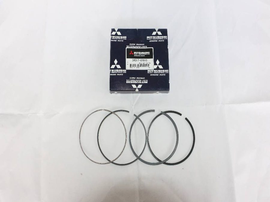 Kobelco engine piston ring set VA32R1701010 / VA3212701010 / VA3431707010 photographed at the Shenyue warehouse in Guangzhou