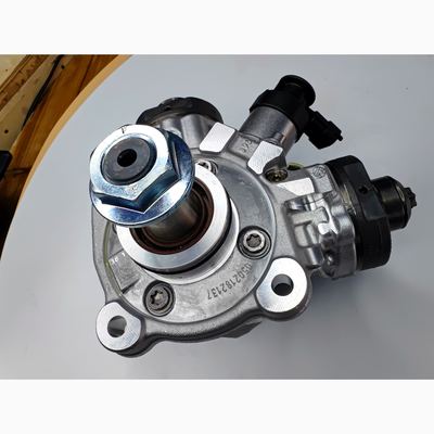 Fuel Pump VA32R6500100 Kobelco part — real photo, Shenyue Guangzhou