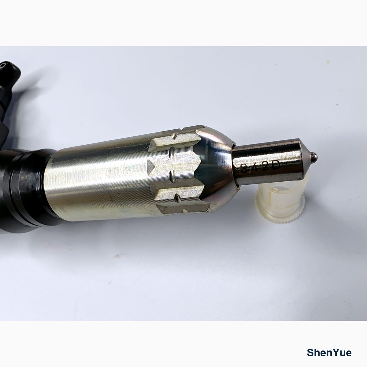 Injector Assy VH23670E0810 Kobelco part — real photo from our Guangzhou warehouse