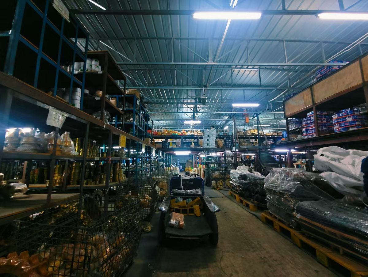 Kobelco excavator parts warehouse of Guangzhou Shenyue Machinery Technology Co., Ltd., Guangzhou