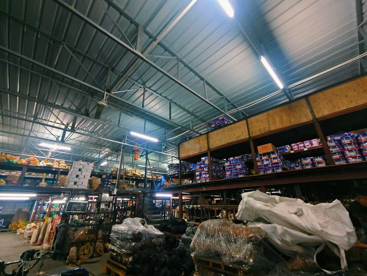 Kobelco excavator parts warehouse of Guangzhou Shenyue Machinery Technology Co., Ltd., Guangzhou